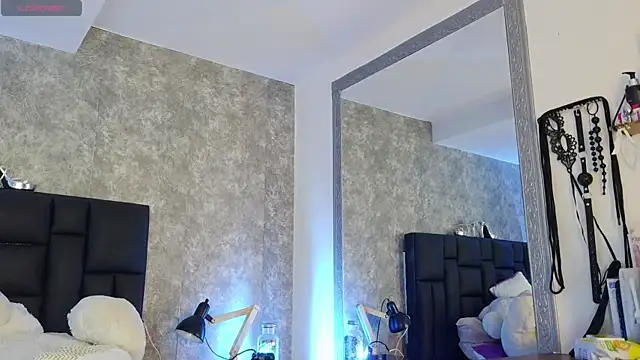 crystaldarliing online show from May 23, 9:03 pm