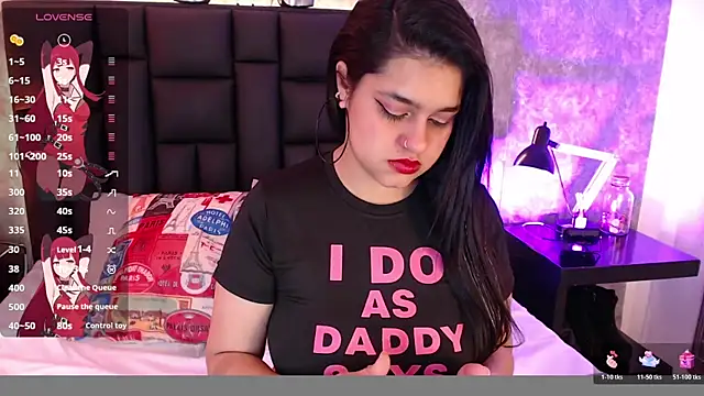 crystaldarliing online show from March 13, 3:17 pm