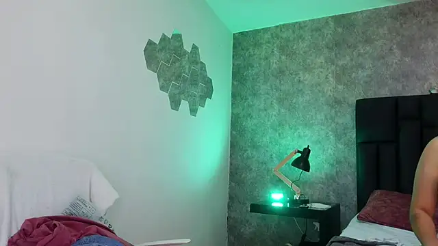 crystaldarliing online show from April 30, 4:47 pm