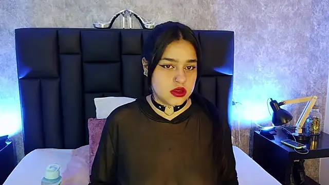 crystaldarliing online show from May 14, 4:48 pm