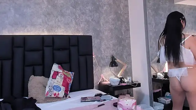 crystaldarliing online show from November 13, 4:00 pm