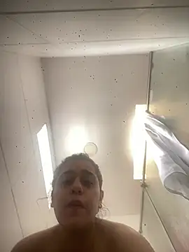 crystaldarliing online show from May 19, 3:52 pm