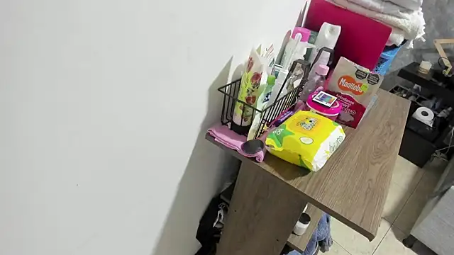 crystaldarliing online show from February 19, 4:04 pm