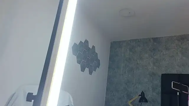 crystaldarliing online show from April 13, 4:22 pm