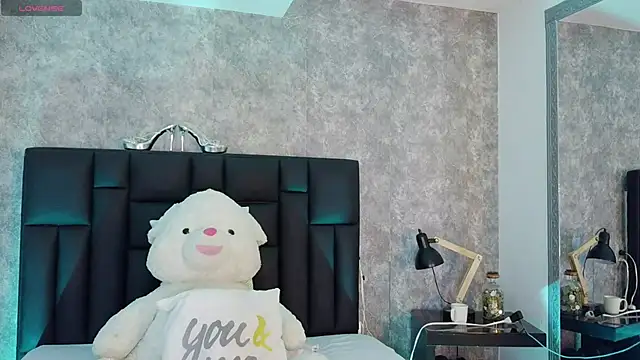 crystaldarliing online show from May 25, 6:28 pm