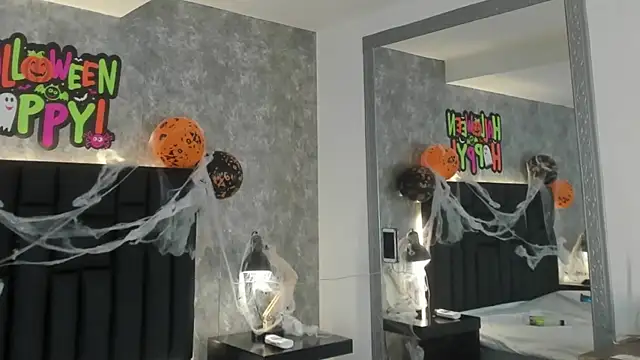 crystaldarliing online show from November 1, 8:36 pm