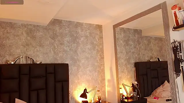 crystaldarliing online show from April 16, 2:40 pm