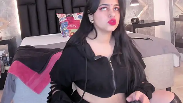 crystaldarliing online show from November 7, 2:43 pm