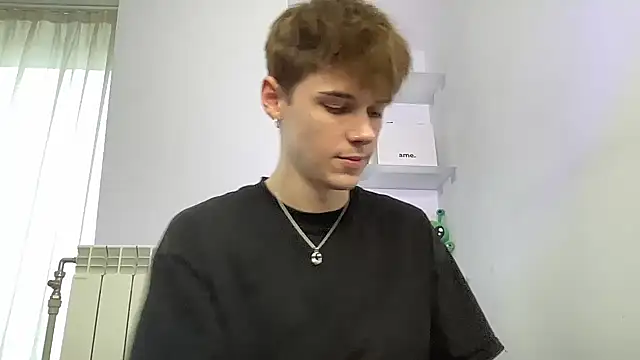 Snapshot of Milk_Guy chatting on October 21, 11:31 am Milk Guy online show from October 21, 11:31 am