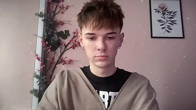 Snapshot of Milk_Guy chatting on October 31, 11:40 am Milk Guy online show from October 31, 11:40 am