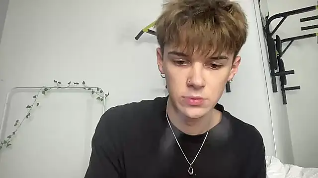 Snapshot of Milk_Guy chatting on November 26, 12:49 pm Milk Guy online show from November 26, 12:49 pm