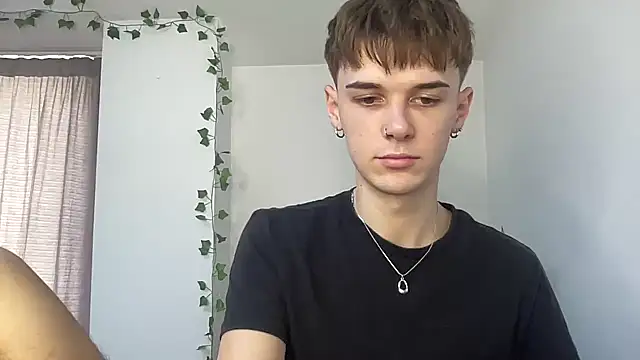 Snapshot of Milk_Guy chatting on October 27, 11:22 am Milk Guy online show from October 27, 11:22 am