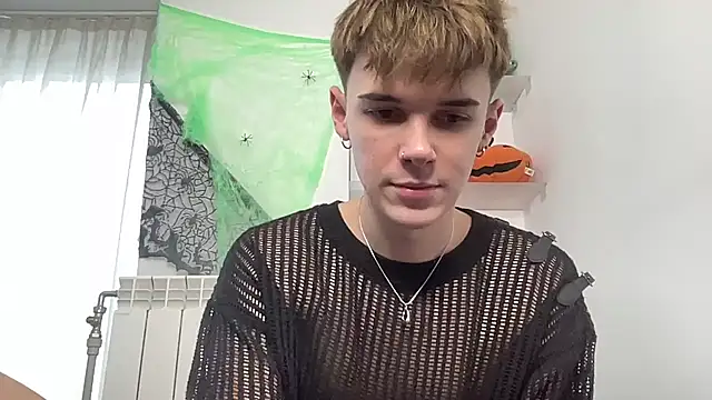 Snapshot of Milk_Guy chatting on October 29, 1:21 pm Milk Guy online show from October 29, 1:21 pm