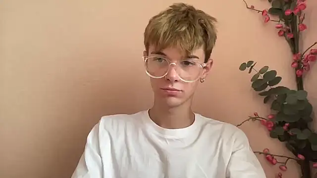 Snapshot of Milk_Guy chatting on September 11, 1:00 pm Milk Guy online show from September 11, 1:00 pm