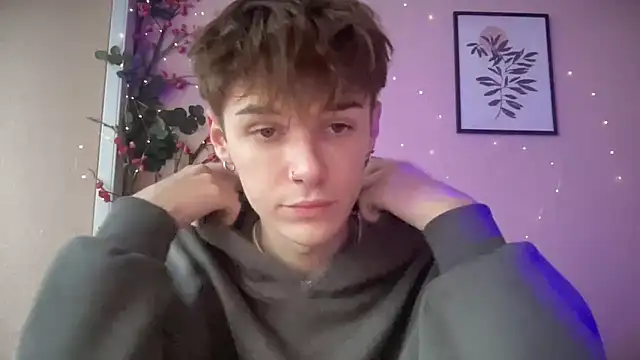 Snapshot of Milk_Guy chatting on October 24, 10:14 am Milk Guy online show from October 24, 10:14 am