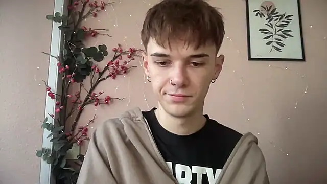 Snapshot of Milk_Guy chatting on October 30, 11:19 am Milk Guy online show from October 30, 11:19 am