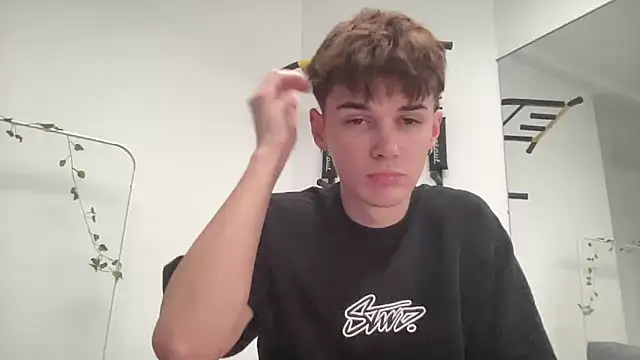 Snapshot of Milk_Guy chatting on November 6, 12:42 pm Milk Guy online show from November 6, 12:42 pm