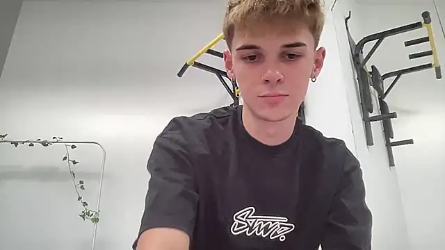Snapshot of Milk_Guy chatting on September 15, 2:39 pm Milk Guy online show from September 15, 2:39 pm
