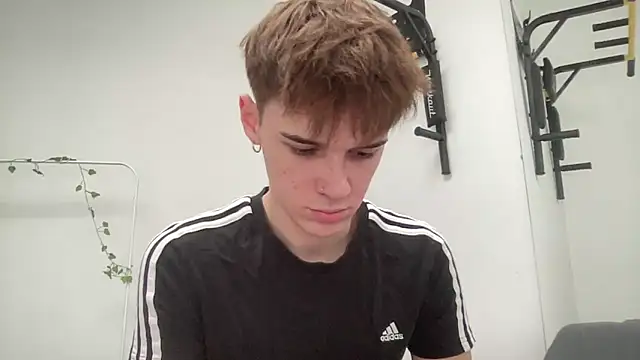 Snapshot of Milk_Guy chatting on November 10, 12:32 pm Milk Guy online show from November 10, 12:32 pm