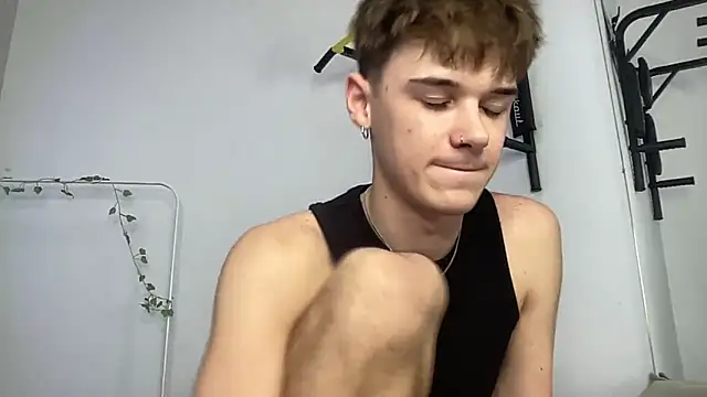 Snapshot of Milk_Guy chatting on November 4, 12:20 pm Milk Guy online show from November 4, 12:20 pm