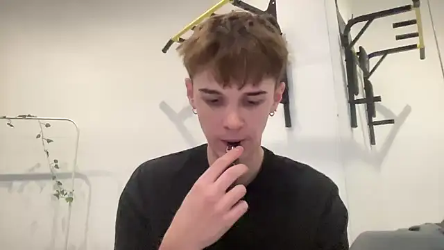 Snapshot of Milk_Guy chatting on November 11, 1:50 pm Milk Guy online show from November 11, 1:50 pm