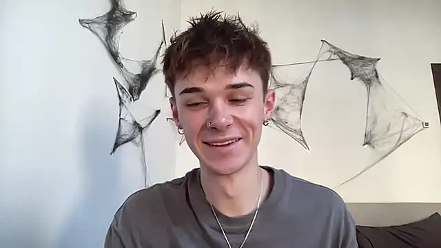 Snapshot of Milk_Guy chatting on November 19, 10:48 am Milk Guy online show from November 19, 10:48 am