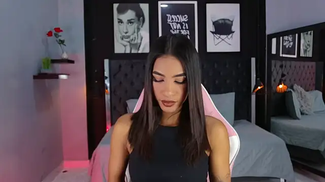 Snapshot of kitty_collins_ chatting on January 13, 11:14 am kitty collins online show from January 13, 11:14 am