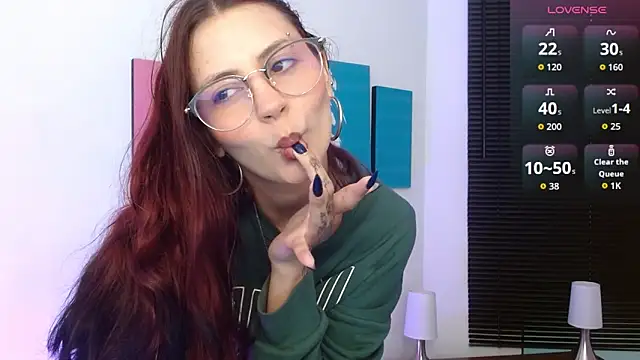 AlanaGarcia19 online show from October 14, 11:55 am