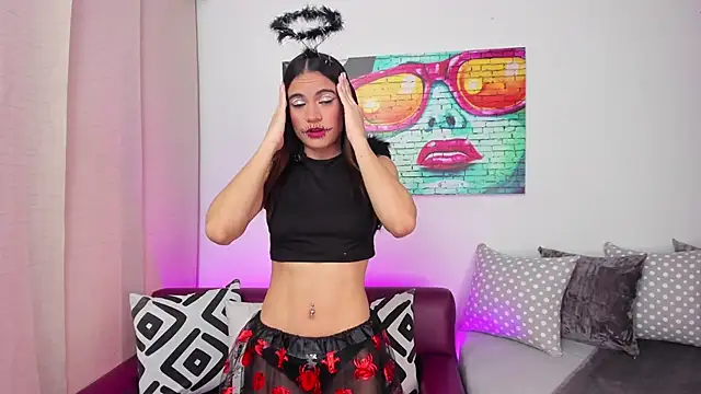 leyah  online show from October 31, 1:52 pm