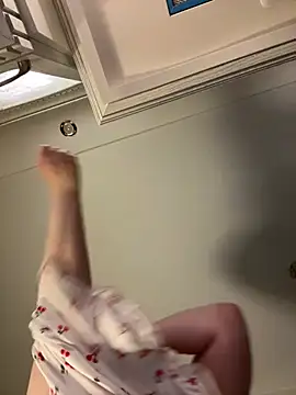 DeniMilkyyyyy online show from March 31, 5:15 pm