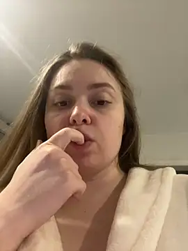 Snapshot of DeniMilkyyyyy chatting on December 1, 9:15 pm DeniMilkyyyyy online show from December 1, 9:15 pm