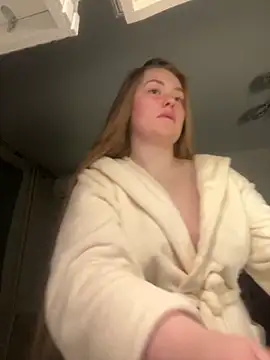 Snapshot of DeniMilkyyyyy chatting on December 2, 1:24 pm DeniMilkyyyyy online show from December 2, 1:24 pm