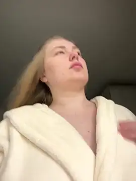 Snapshot of DeniMilkyyyyy chatting on February 2, 11:15 pm DeniMilkyyyyy online show from February 2, 11:15 pm