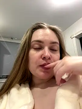 Snapshot of DeniMilkyyyyy chatting on November 8, 5:27 pm DeniMilkyyyyy online show from November 8, 5:27 pm