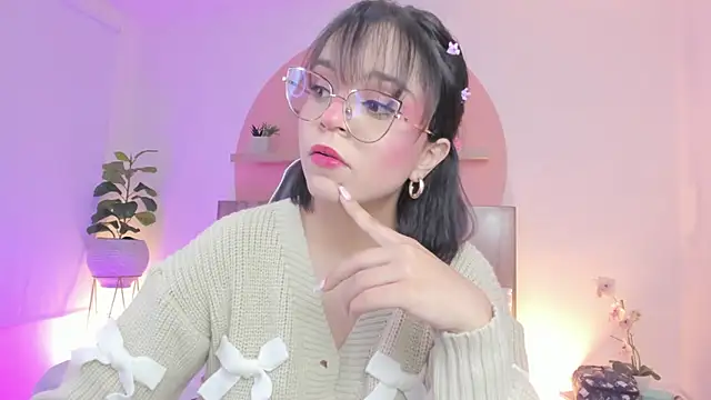 Clara Luu online show from April 12, 2:59 am