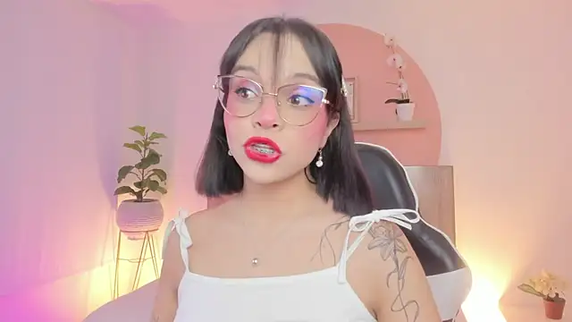 Clara Luu online show from May 7, 3:11 am