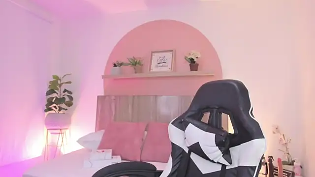 Clara Luu online show from February 19, 2:41 am