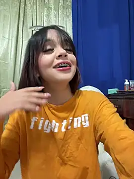 Snapshot of Clara_Luu chatting on June 17, 2:22 am Clara Luu online show from June 17, 2:22 am