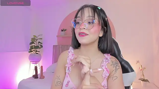 Clara Luu online show from April 9, 2:57 am