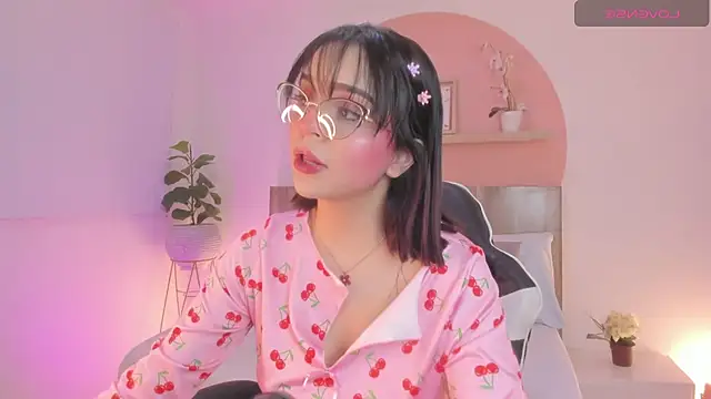Snapshot of Clara_Luu chatting on July 11, 2:45 am Clara Luu online show from July 11, 2:45 am