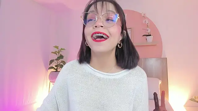 Clara Luu online show from May 6, 2:48 am