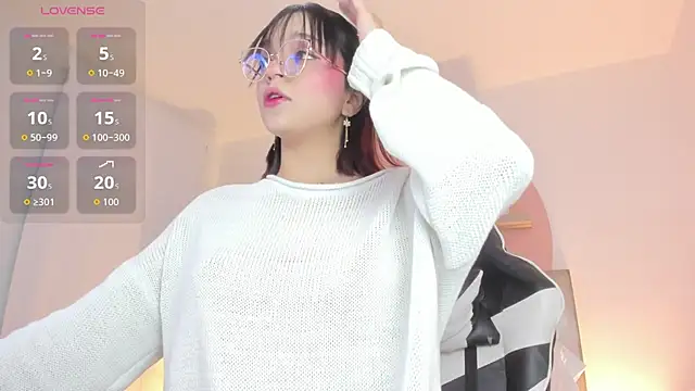 Clara Luu online show from May 16, 2:32 am