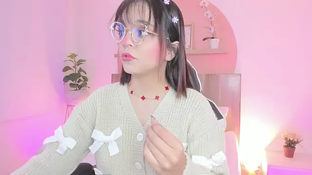 Clara Luu online show from May 24, 2:44 am