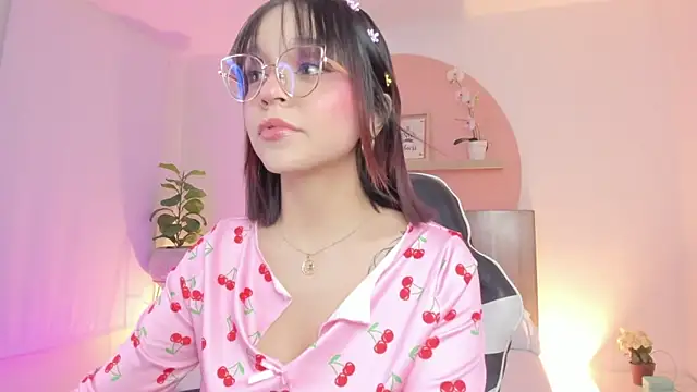 Clara Luu online show from May 15, 2:42 am