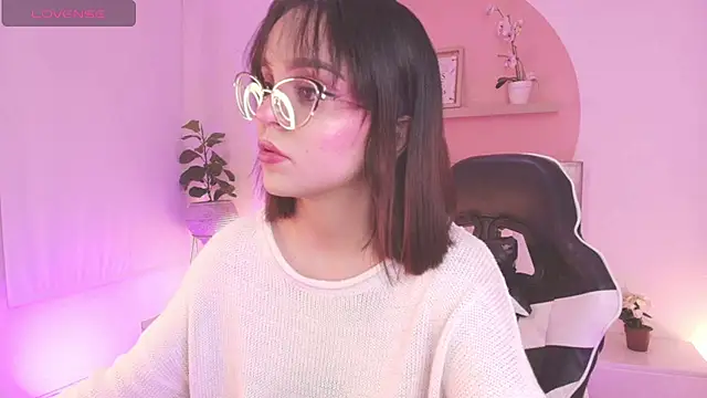 Snapshot of Clara_Luu chatting on July 17, 2:53 am Clara Luu online show from July 17, 2:53 am
