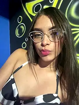 Hannacooper3 online show from December 3, 3:51 am