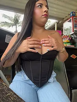 Snapshot of Isaa-Sweet chatting on June 15, 3:01 pm Isaa-Sweet online show from June 15, 3:01 pm
