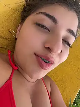 Snapshot of Isaa-Sweet chatting on May 24, 7:47 pm Isaa-Sweet online show from May 24, 7:47 pm