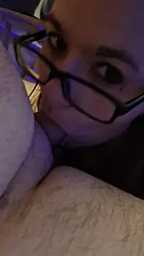 Snapshot of queenpeaches121 chatting on April 1, 11:23 pm queenpeaches121 online show from April 1, 11:23 pm