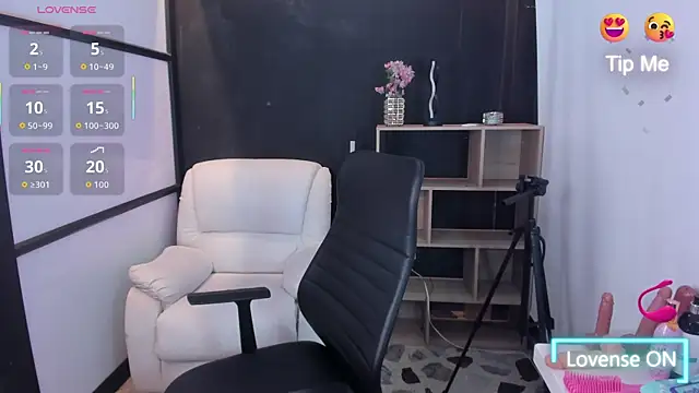 ThaliaBrooks  online show from October 31, 4:31 am